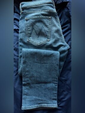 MOTHER Women’s slim Straight Jeans in Indigo Blue